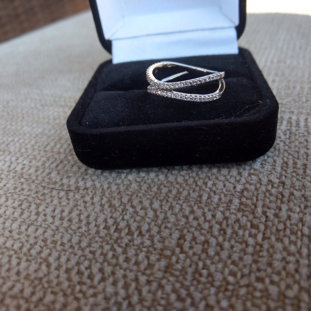 18 K White Gold & Diamond Ring